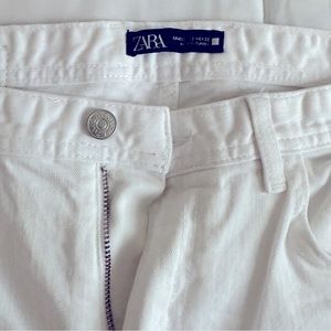 Men’s white ZARA relaxed jeans brand new never worn. Size 32 / stylist fit